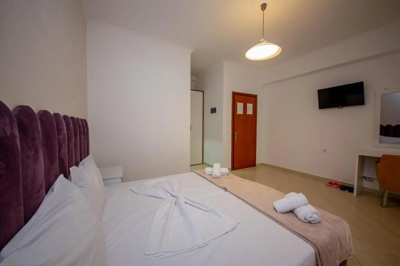Hotel Keliani Sarandë 3*,